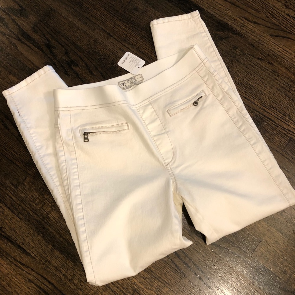 Cutest pair of cropped Free People jeans